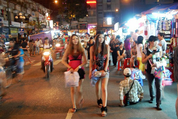 Walking city tours of Hanoi