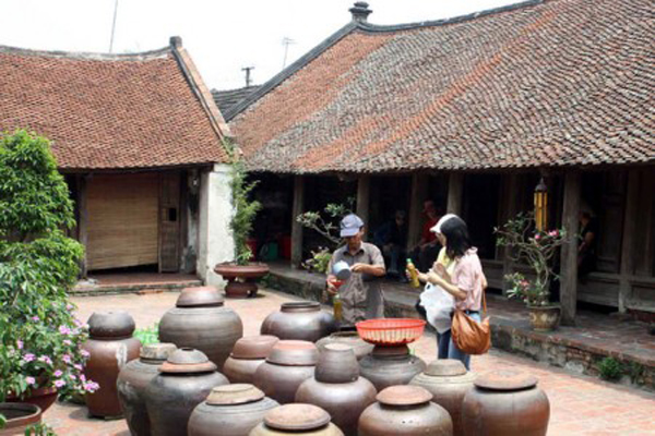 Duong Lam Ancient Village ***