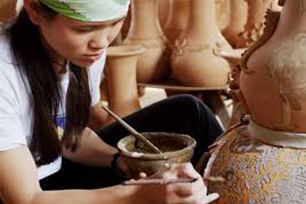 HANDICRAFT VILLAGES: Bat Trang, Dong Ho, Dong Ky