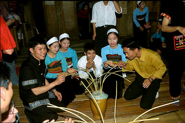 Hoa Binh - Mai Chau 1 day ***