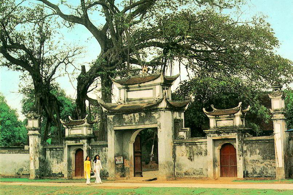 HANDICRAFT VILLAGES: Co Loa citade, Snake village, Bat Trang seramic***