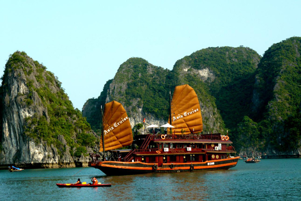 Hanoi - Halong - Hue - Hoi An - Nha Trang - Sai Gon